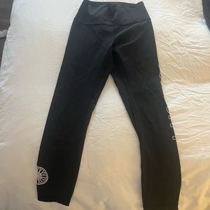 Lululemon size 6 black 7/8 leggings.